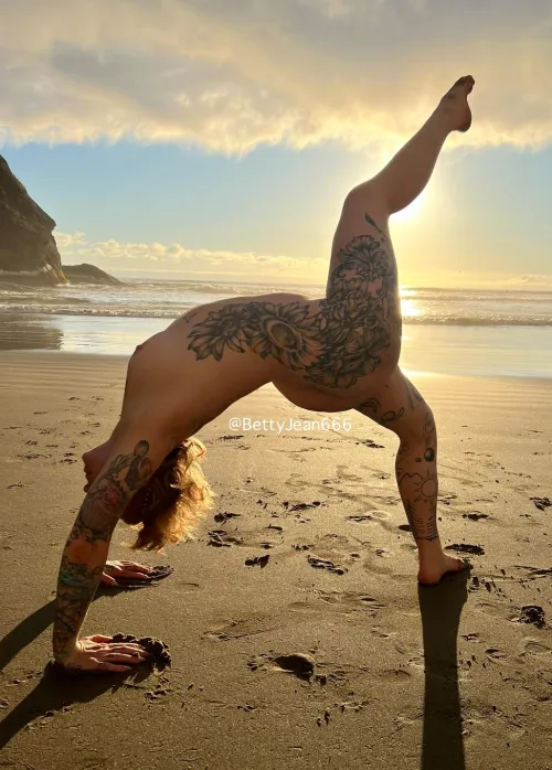 Thumbnail Beachside Delight: Naked Stretching with BettyJean666