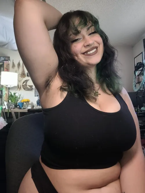 Thumbnail Embracing My Curves: A Journey to Self-Love and Acceptance by gutr0t in the HairyCurvy Category