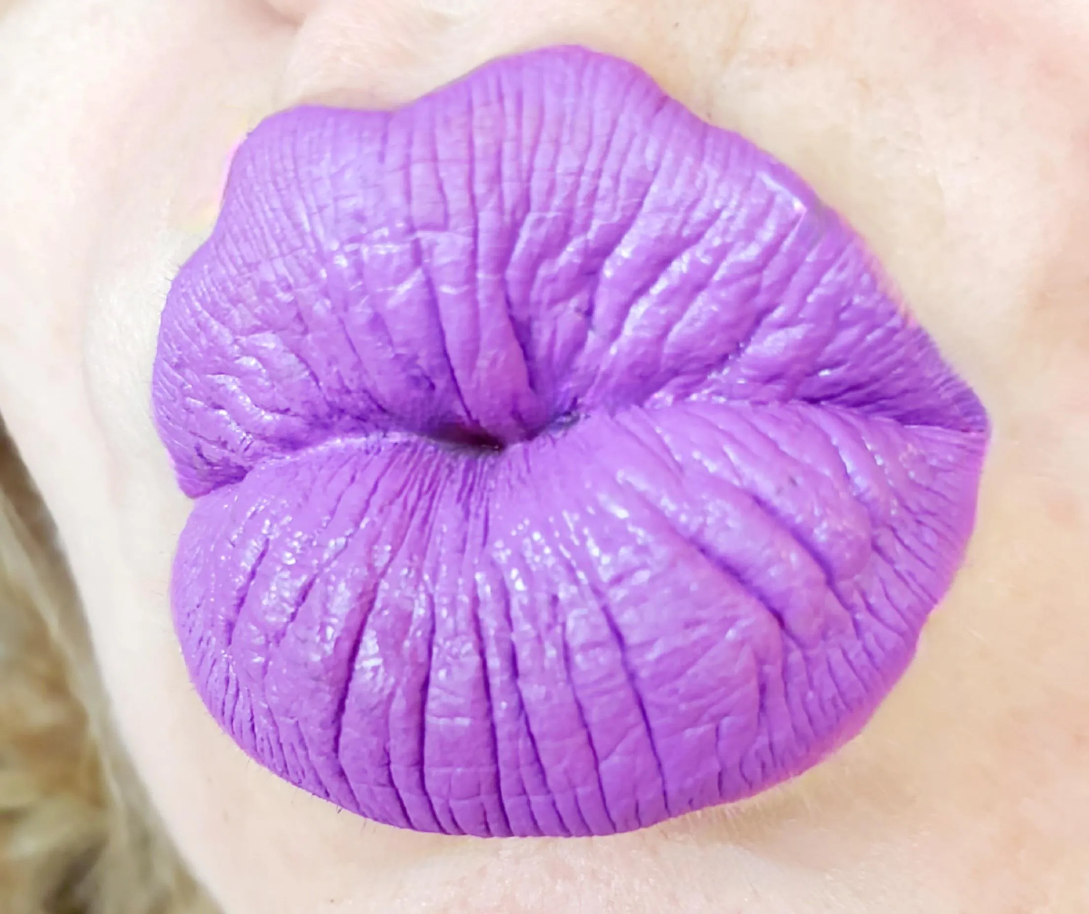 Plump purple pucker by luvtheselipz