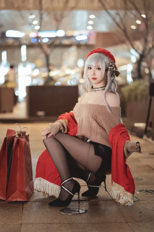 Thumbnail Captivating Azur Lane Christmas Belfast Cosplay by Mochita: A Detailed Look by Author _trapd00r_