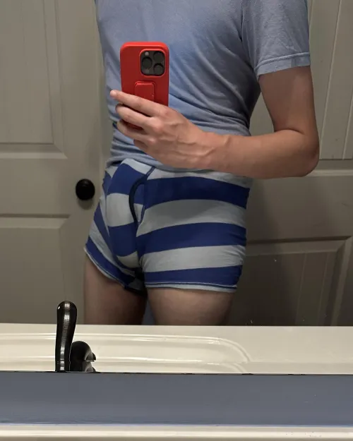 Thumbnail Styling Tips: How do I look in Stripes by Author Zupven in the Bulges Category