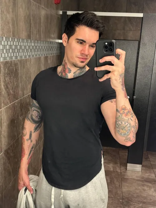 Thumbnail Enhancing Tattoos and Confidence: The Impact of Good Lighting | Dom_dangelo