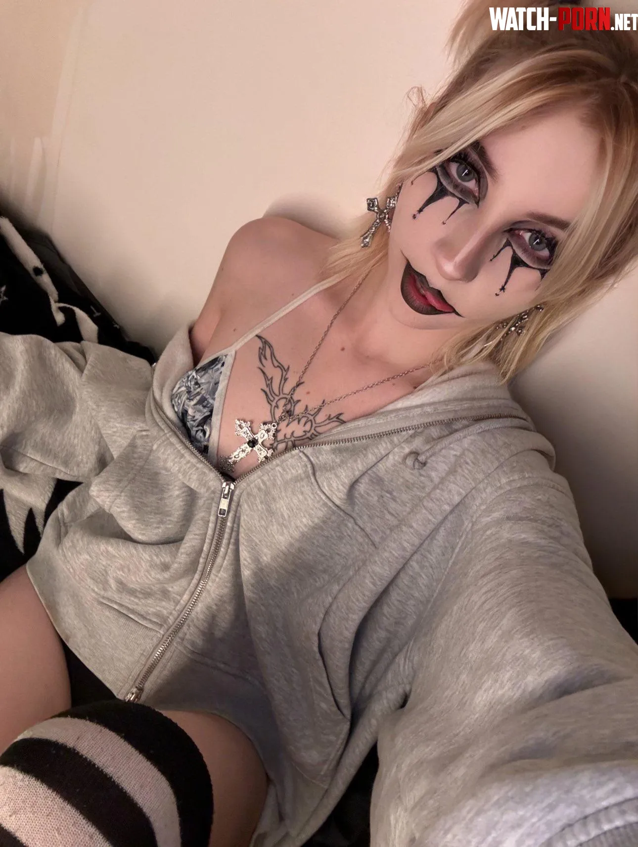 The clown makeup stays on during sex  by spookythighsxo