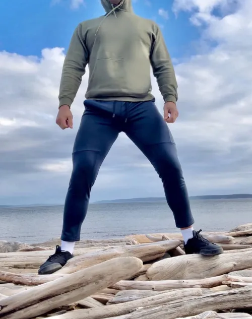 Thumbnail Bulges on the Beach: A Guide to Lowkeynotreally's Beach Walks