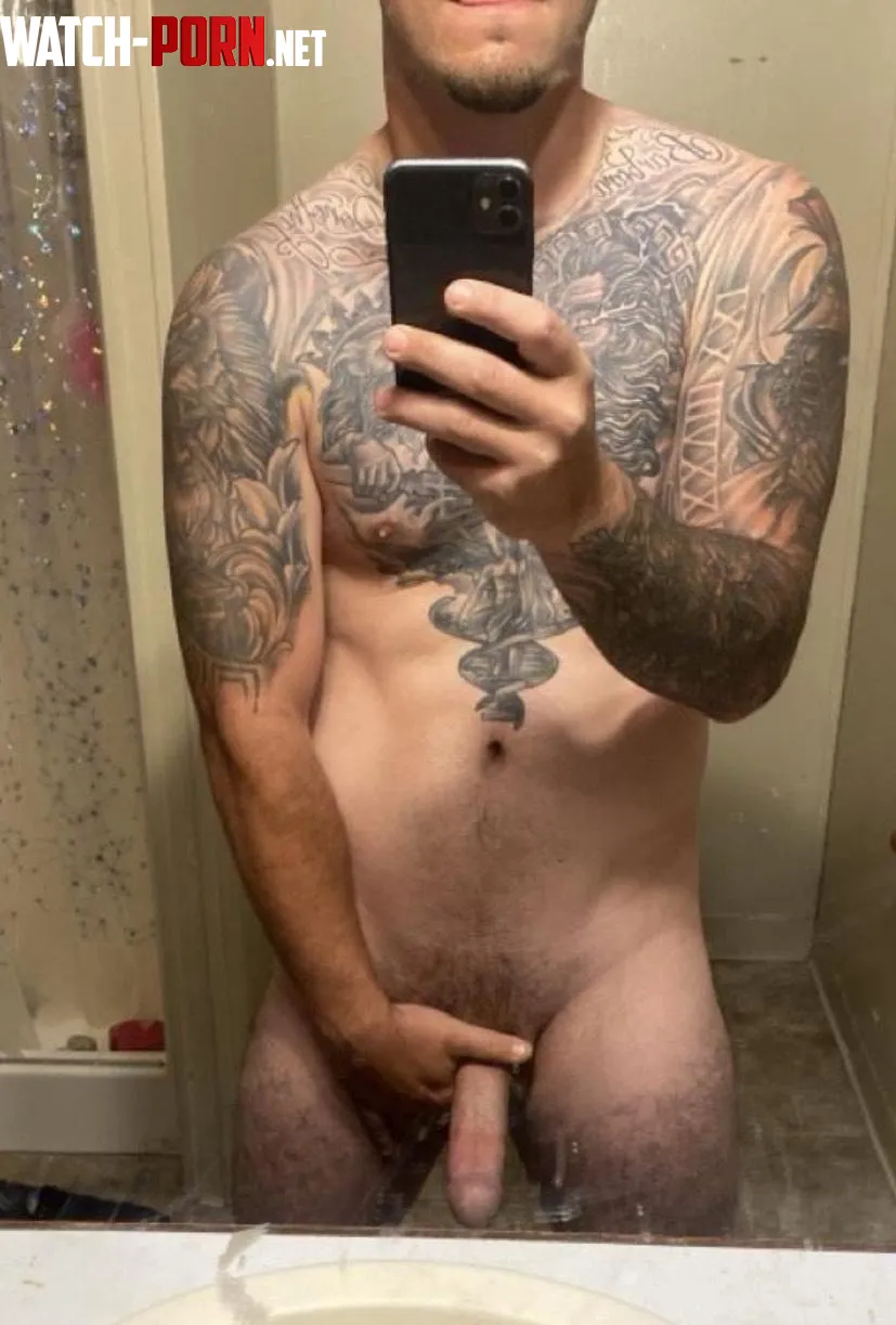 26 years old super bored right now  message me and keep me company  by johnsaks1