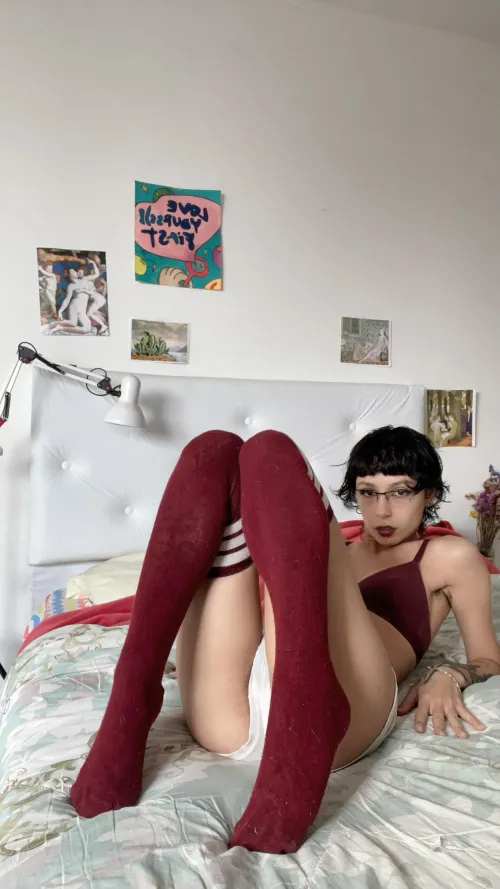 Thumbnail Exploring the Allure of High Socks vs. Short Socks: A Closer Look with Quawk_Girl