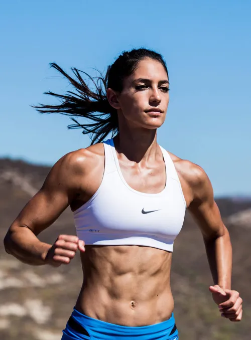 Thumbnail Allison Stokke: The Inspiring Story of an Athletic Girl