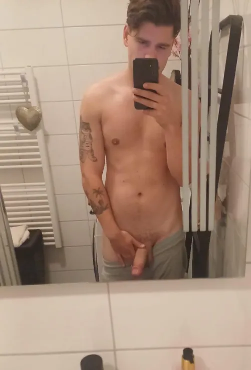 Thumbnail Unveiling the Truth: Do You Like Me Here? in ratemycock