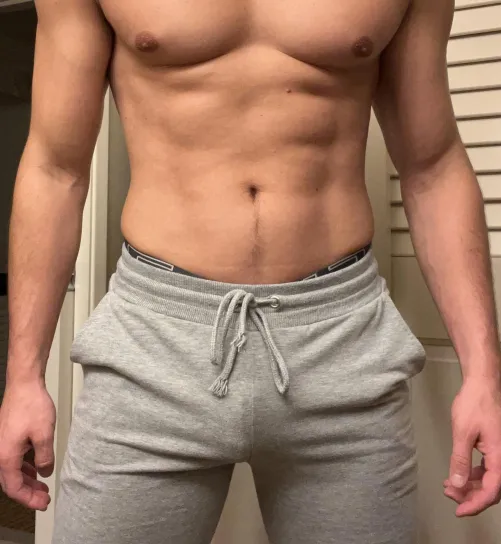 Thumbnail Discovering the Comfort and Style of Grey Sweatpants Season with CuriousTravelGuy in the Bulges Category