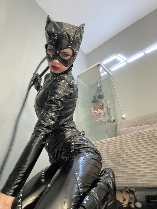 Thumbnail 1992 Catwoman Selina Kyle Cosplay by clarawyy | NSFWCostumes