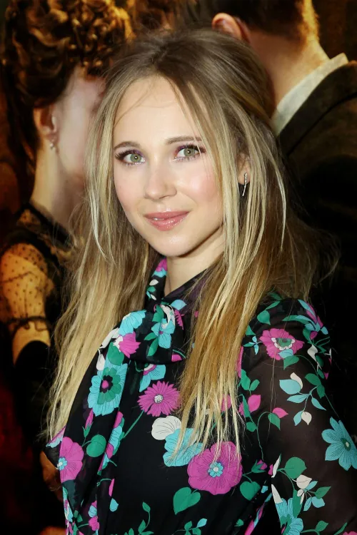 Thumbnail Juno Temple: A Timeless Beauty by oblique_shockwave