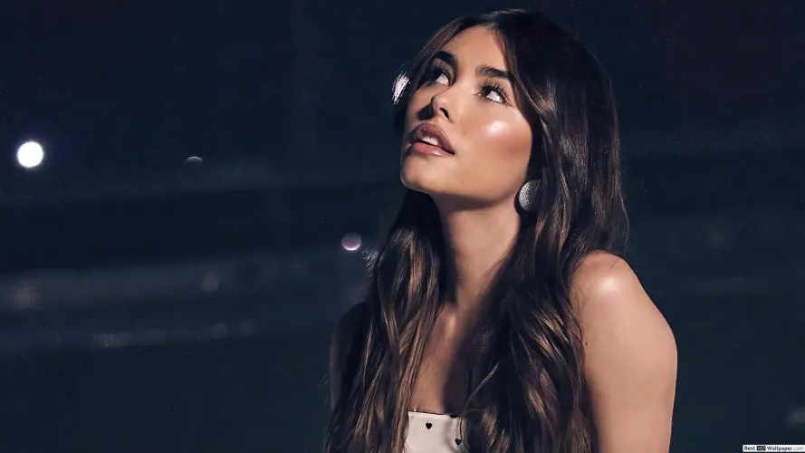 Thumbnail Madison Beer: A Stunning Beauty Captured by GrayKnigth