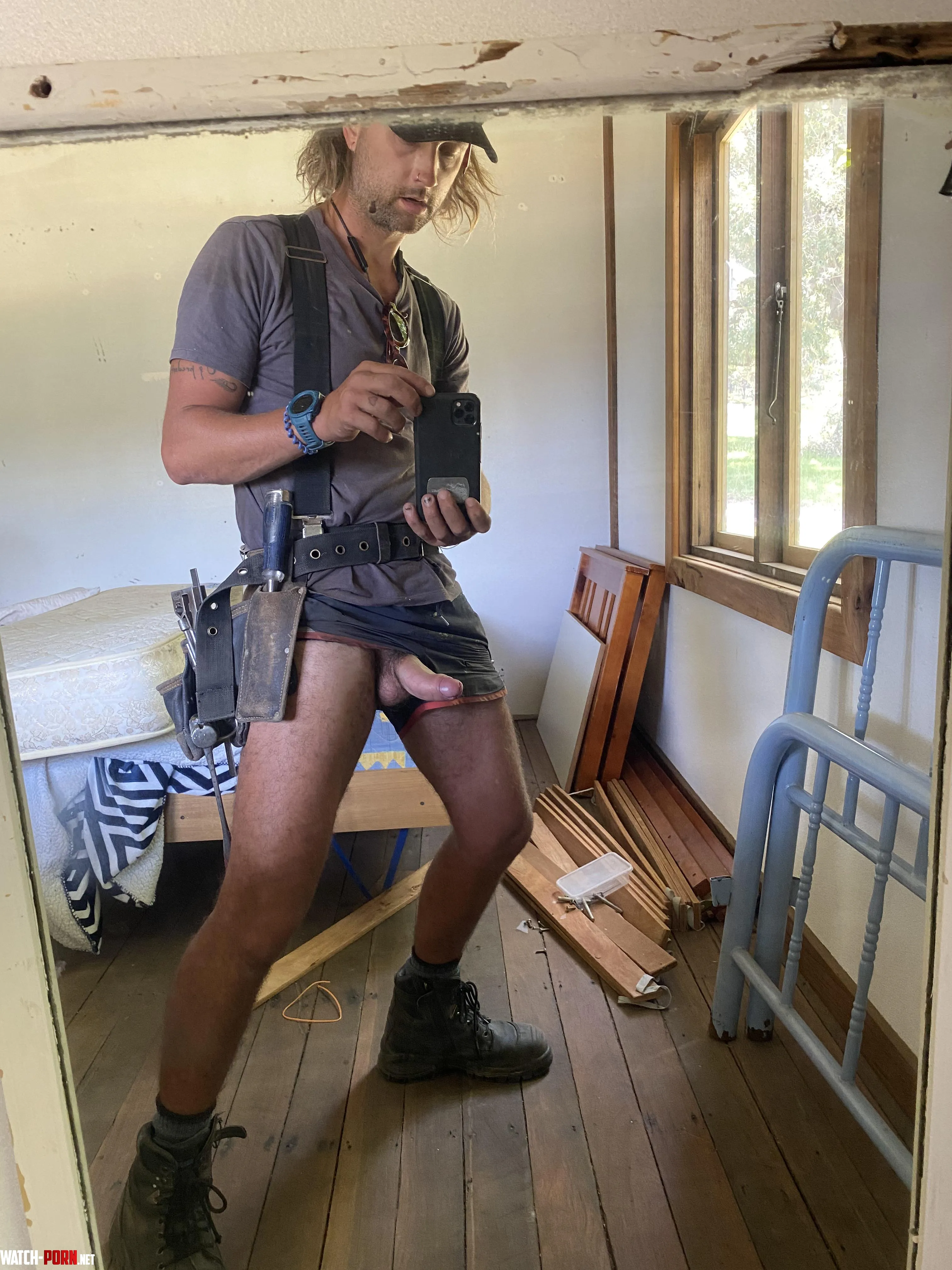 Would you fuck a horny tradie on smoko   by legopuddlex