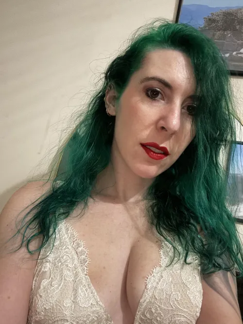 Thumbnail Lacey Selfie: Exploring alluring cleavage by sirenskiss3