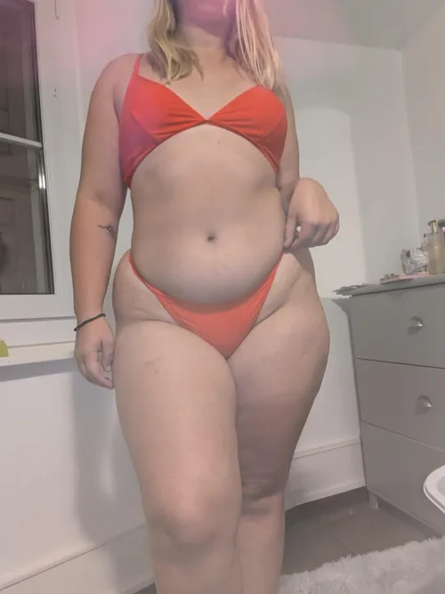 Thumbnail Second Post by CalypiPAWG: Bad Quality Photos Due to Phone Breakage on Friday | Slightly Chubby Category