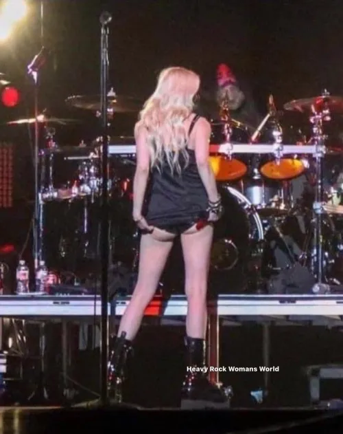 Thumbnail Taylor Momsen's Unique Appeal in Celebrity Butts | roofus8658