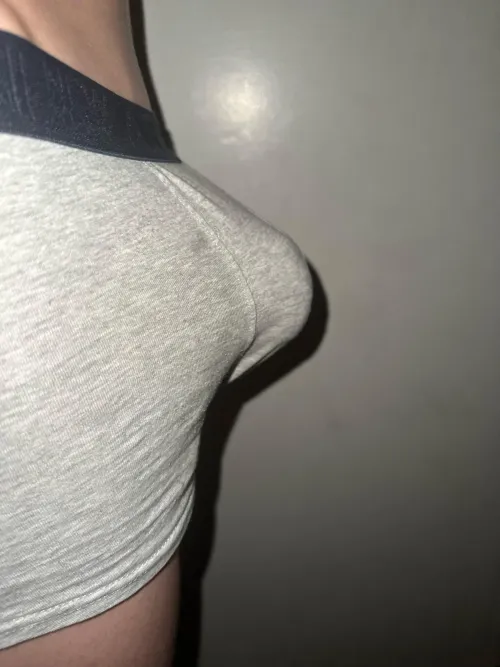 Thumbnail A Little Bulge at 18: A Playful Peek - gagaInKopf