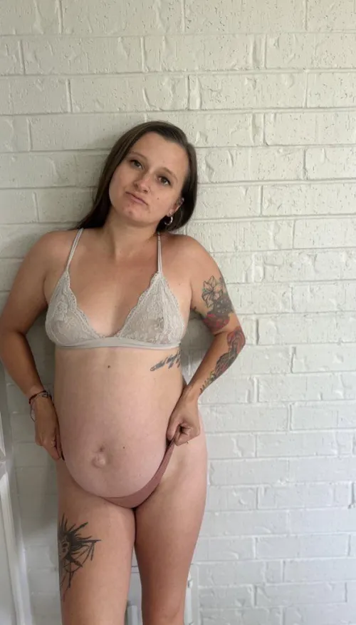 Thumbnail Peek-a-Nip: Littlesadiespade's Provocative PreggoPorn Query