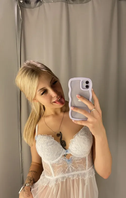 Thumbnail MirrorSelfie: Captured Moments in Changing Rooms by GigiFrostt