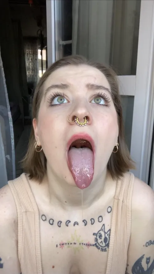 Thumbnail Sweet Morning Tongue: Discovering Spit Fetish with feetyourlick