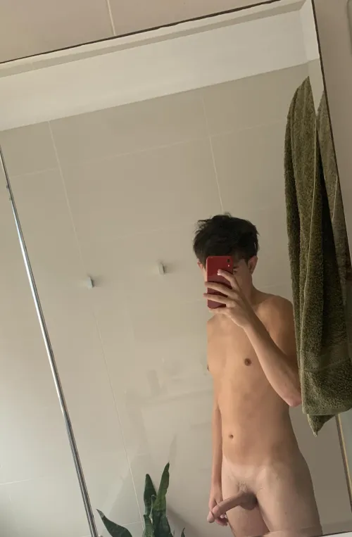 Thumbnail Shower Boredom: M20's Refreshing Ritual - twinks