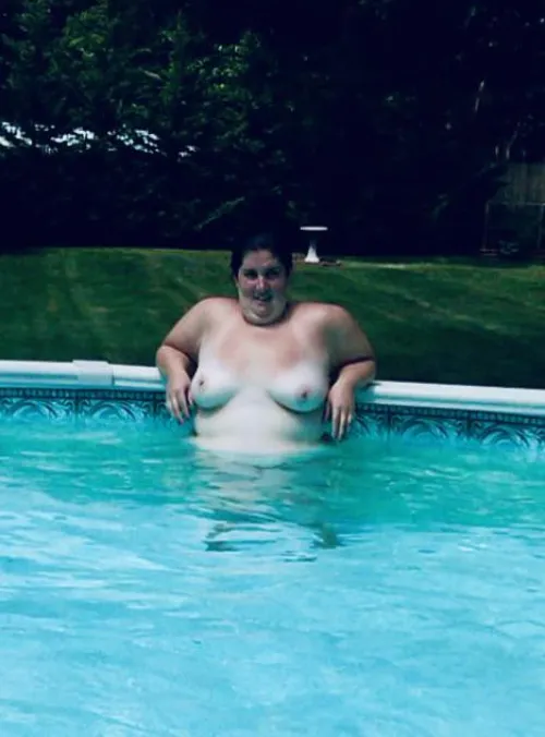 Thumbnail Embracing the Sun: Why Pool Weather Is Ideal for BBW Nudists by Author liman61