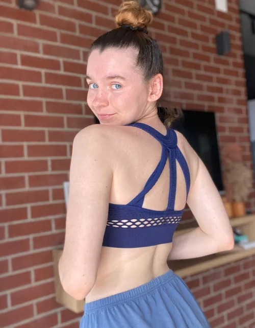 Thumbnail Angelfrom_Sky's Guide to Styling a Blue Sports Bra for Croptop Girls