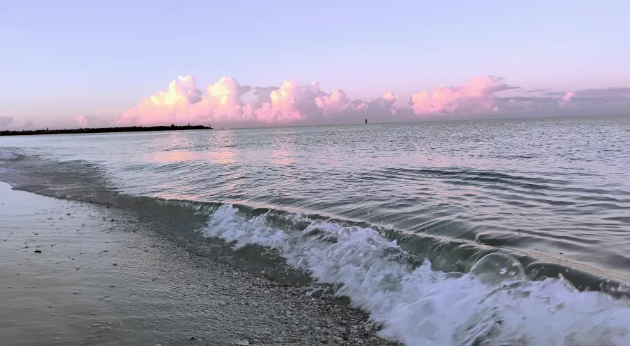 Thumbnail Capturing the Beauty of Miramar Beach at Sunrise