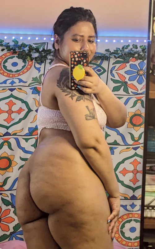 Thumbnail Sensual Beauty: the_czar_got_cake Mixes Playfulness with slightcellulite in 'Cum on These Cheeks'