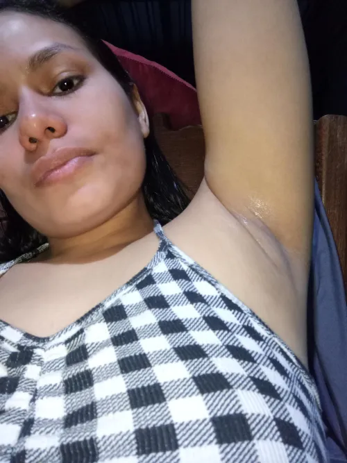 Thumbnail Exploring Armpits: A Discussion with Marki_ok on Sweat Preferences