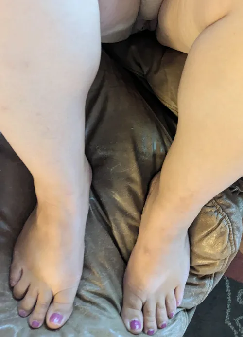 Thumbnail MtnGirl79 Invites You to a Sensual Experience with Feet