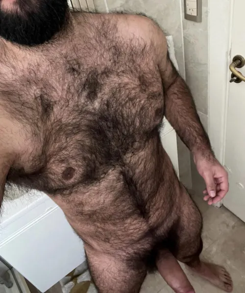 Thumbnail Exploring the Allure of Hairy Men in Today's Culture