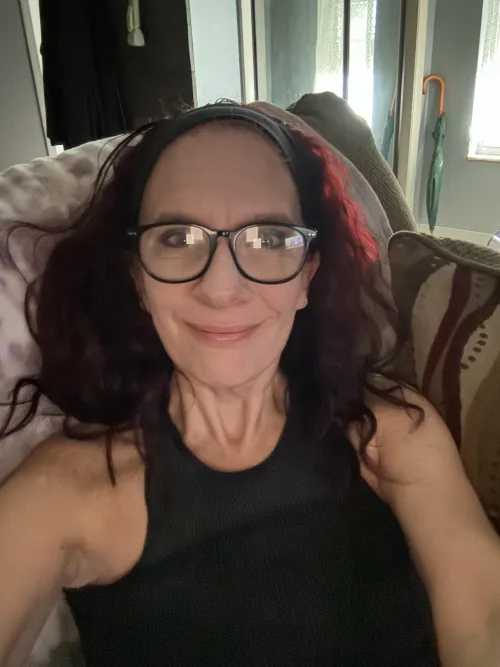 Thumbnail Feeling Cute in Glasses: Redhottwendy Shares Style Secrets