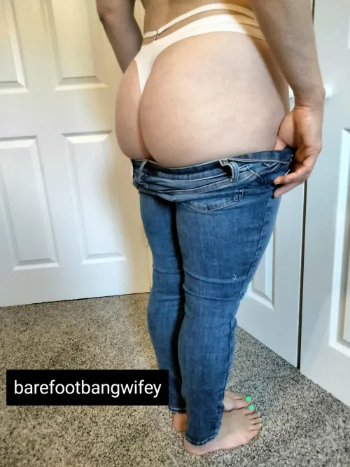 Thumbnail Captivating Wife's Butt: Hungry Butts Revealed