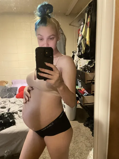 Thumbnail angelbodyy's Appeal: Enjoying Tiny Pregnant Girls