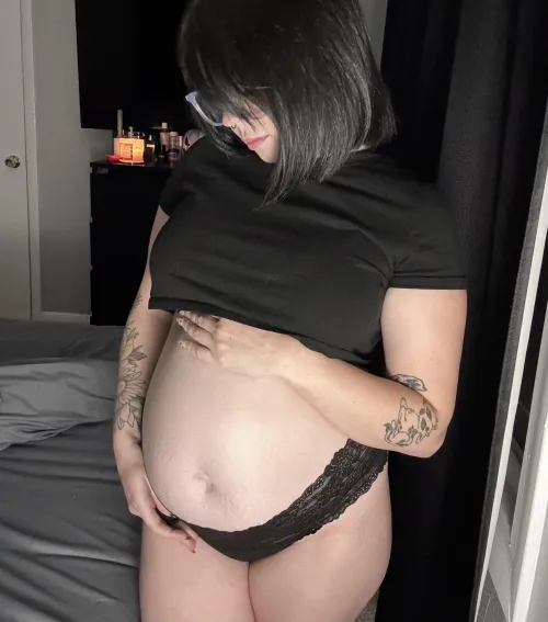 Thumbnail littlegravesgirl's Bump Progression: Comfy Lingerie Display