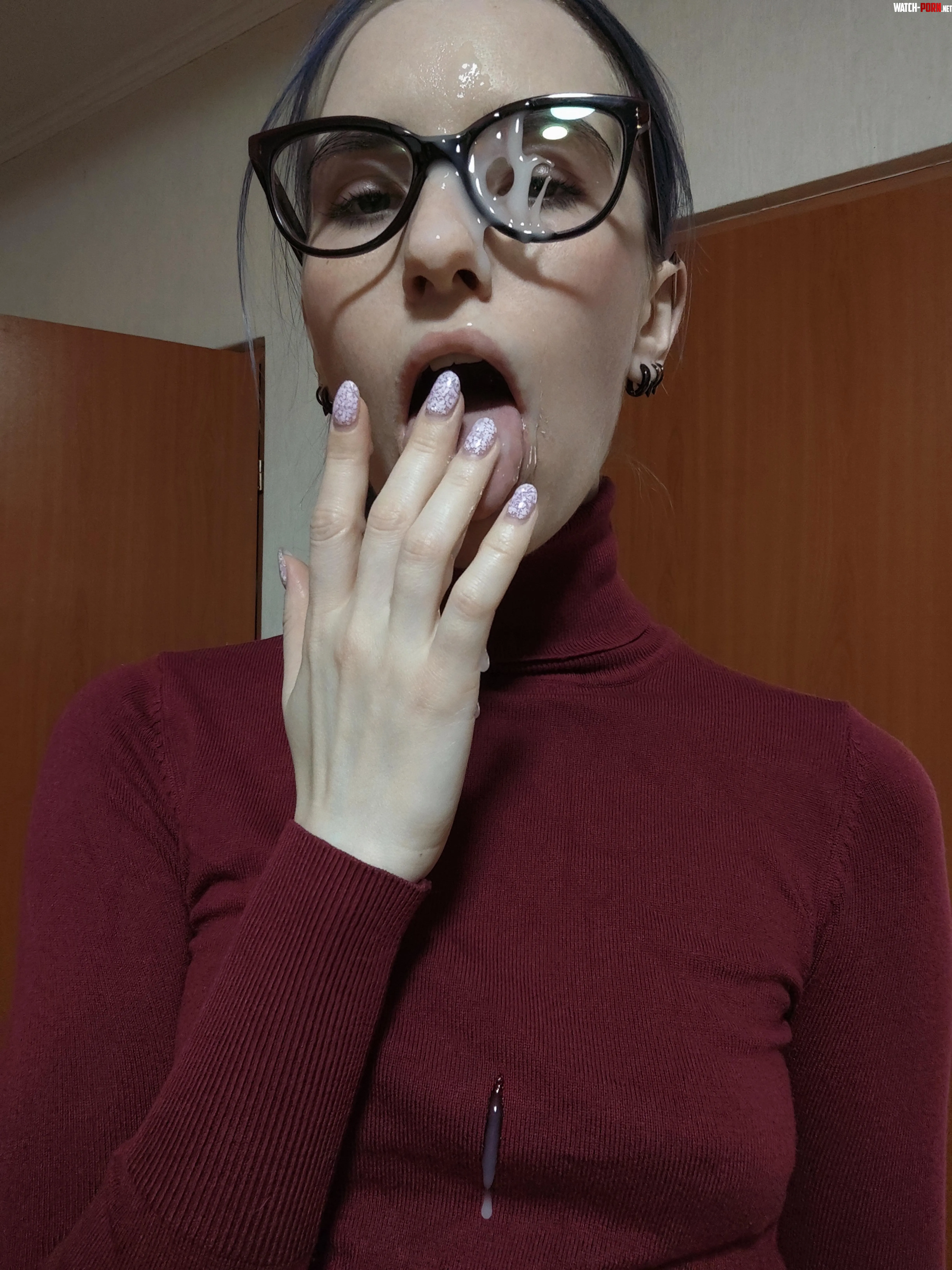 You dreamed of cumming on a modest girls glasses I can easily fulfill it by hailey_cute