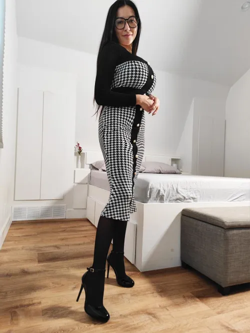 Thumbnail Create a Classy Black and White Office Look with Pencil Skirts