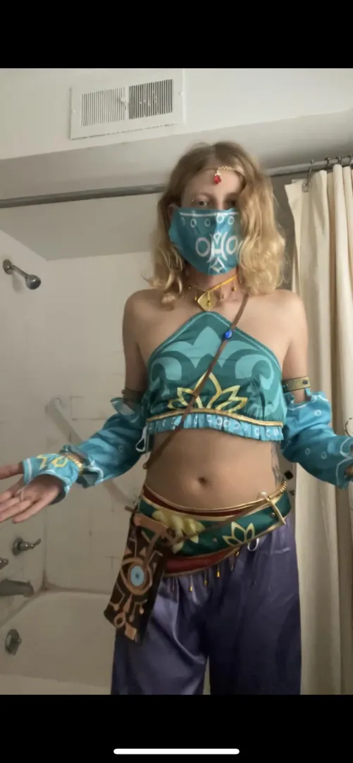 Thumbnail TheSilkySpoon76 Unveils Costume for Upcoming Event