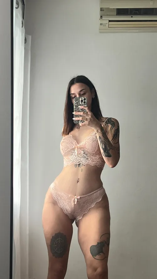 Thumbnail Classy or Sexy? Explore SexySummer2's Story as F26 Single Mom