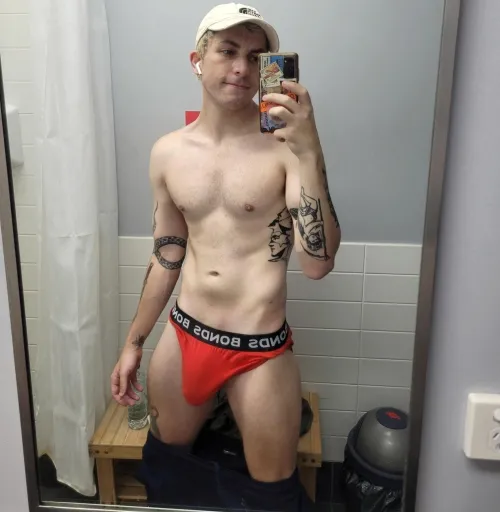 Thumbnail Locker Room Meetup: Twinky_Twunky's Invitation | hotguyswithtattoos