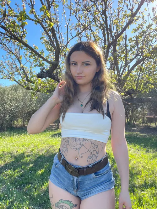 Thumbnail SayuriMia's Sunny Hike in Croptop | Category: croptopgirls