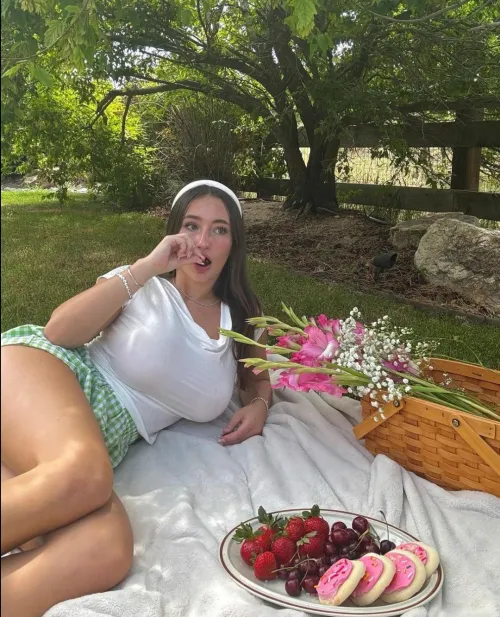 Thumbnail Experience a Scenic Picnic in the World of 2busty2hide