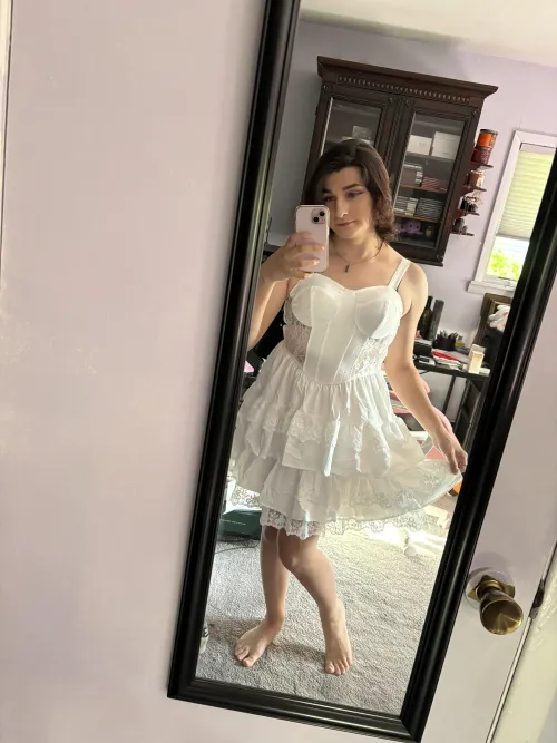 Thumbnail Pretty in White: KawaiiKittyy13's Femboy Fashion Statement