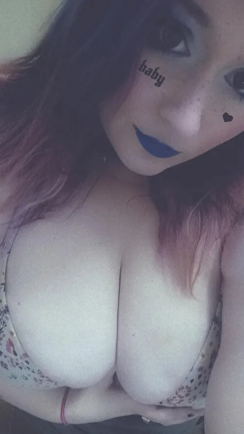 Thumbnail Snap Selling with LivingDeadGirl62402 | slutsofsnapchat