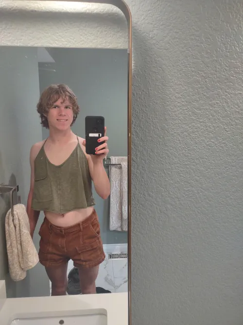 Thumbnail Cute 18-Year-Old Femboy Reveals New Aesthetic