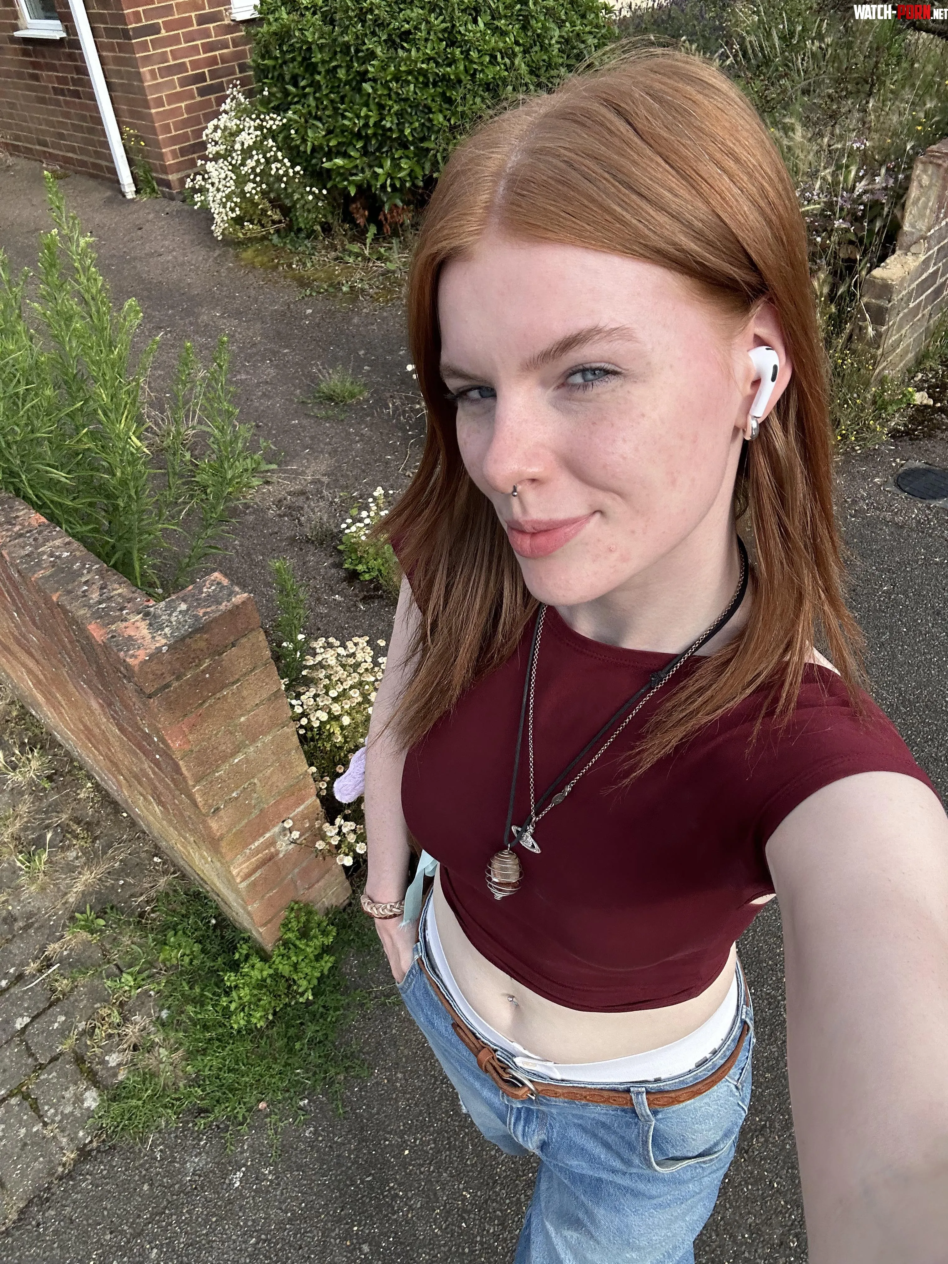 loving this red crop top  by nobulbsatall