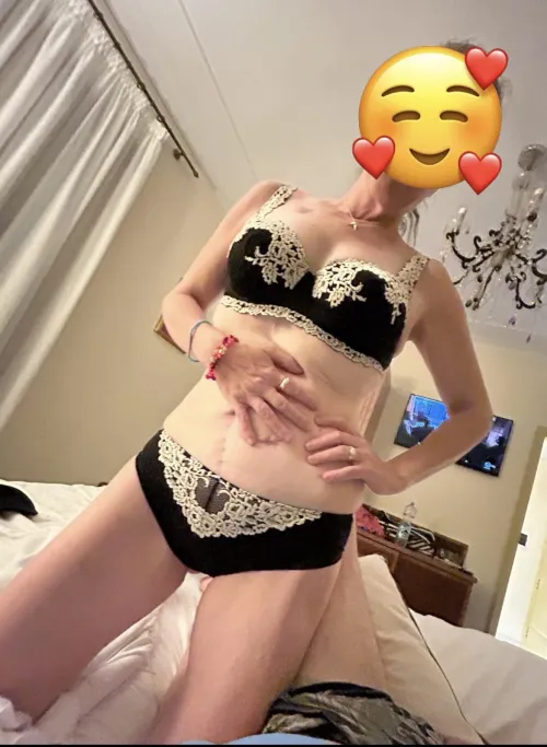 Thumbnail Italian Elegance: Stylish Lingerie at 47 Years Old