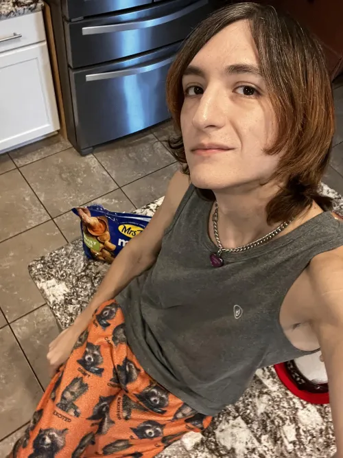 Thumbnail drippingwithenby Cooking while Looking Cute: A Selfie Story in femboy