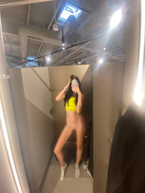 Thumbnail liajane18 Craves Company for Fitting Room Fun on OnlyFans101